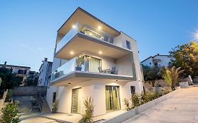 Villa Apartments Lela
